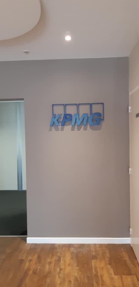 Signalétique intérieure pour les bureaux KPMG à Metz
